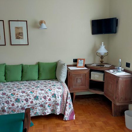 Bed and Breakfast La Via Del Sole Суза Екстер'єр фото