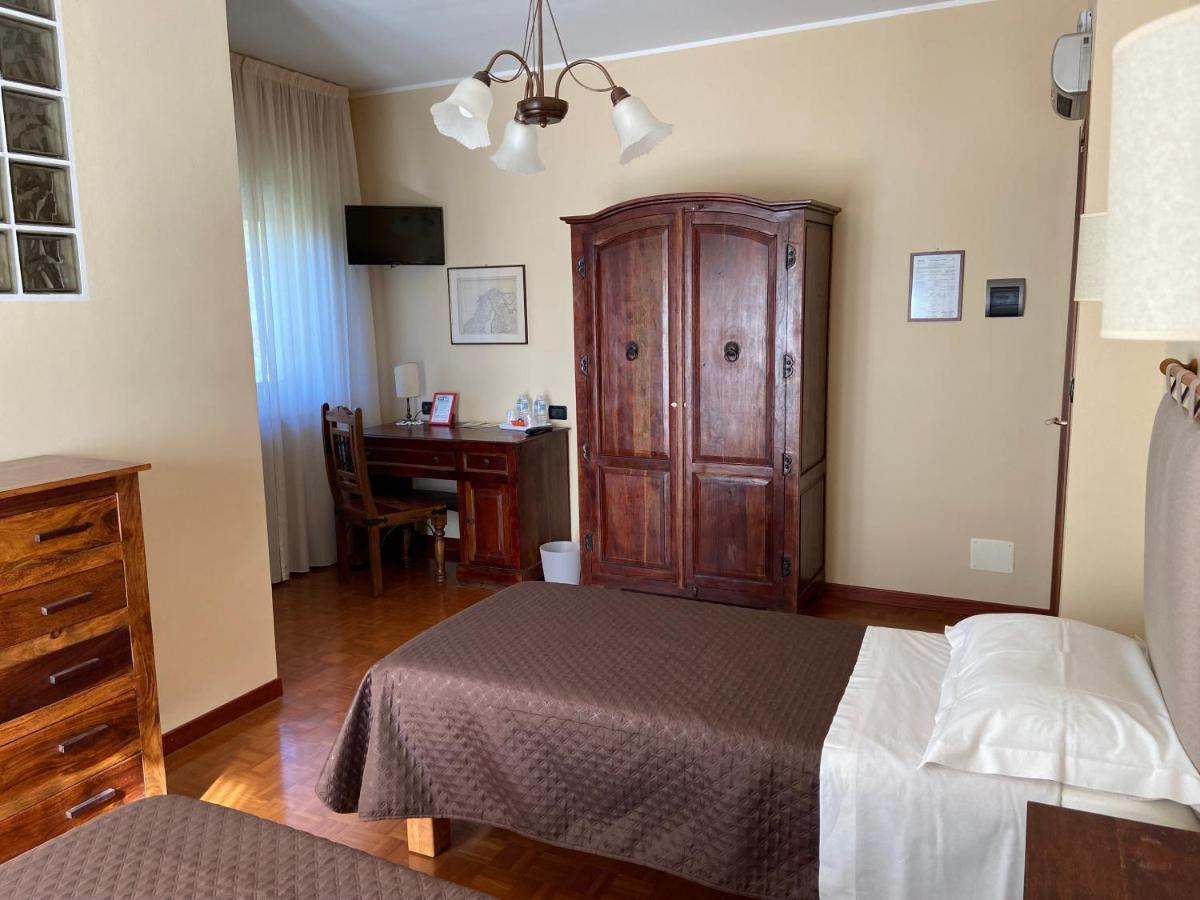 Bed and Breakfast La Via Del Sole Суза Екстер'єр фото