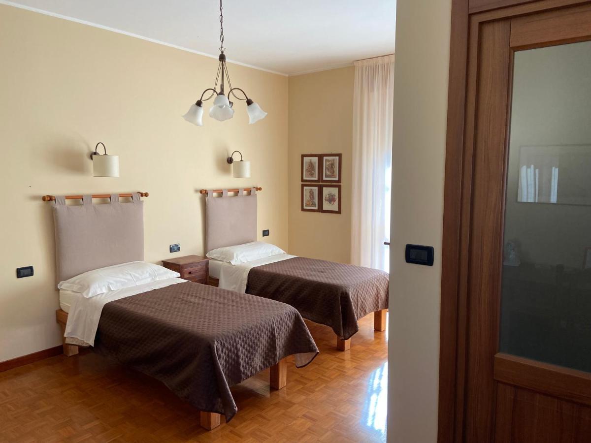 Bed and Breakfast La Via Del Sole Суза Екстер'єр фото