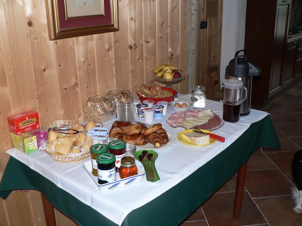 Bed and Breakfast La Via Del Sole Суза Екстер'єр фото