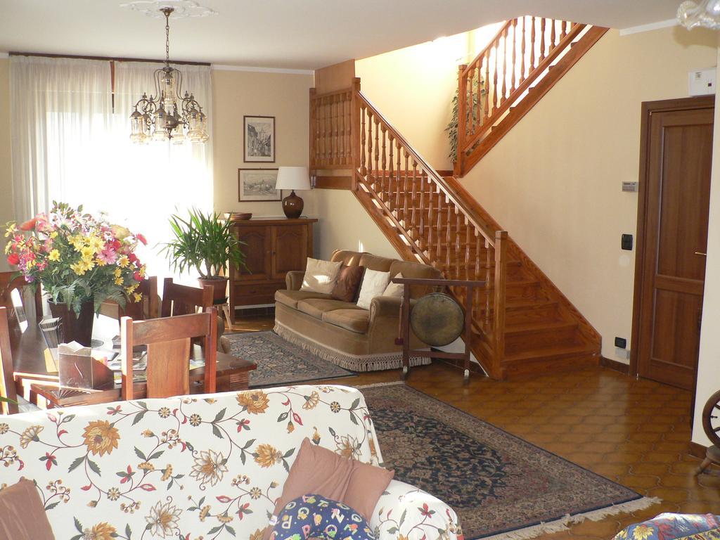 Bed and Breakfast La Via Del Sole Суза Екстер'єр фото