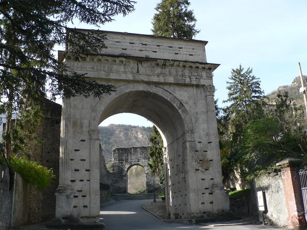 Bed and Breakfast La Via Del Sole Суза Екстер'єр фото