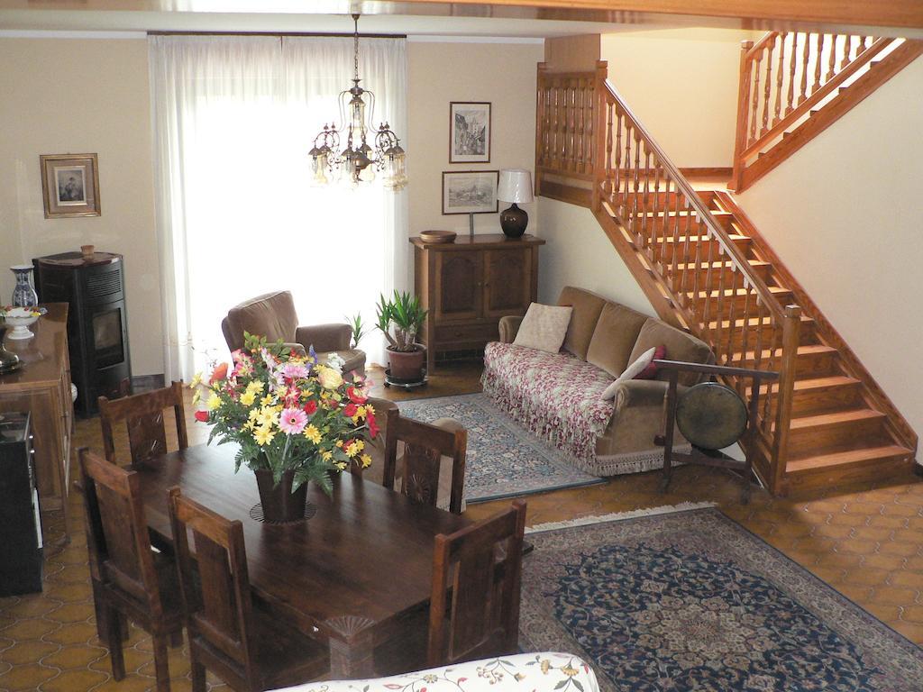 Bed and Breakfast La Via Del Sole Суза Екстер'єр фото